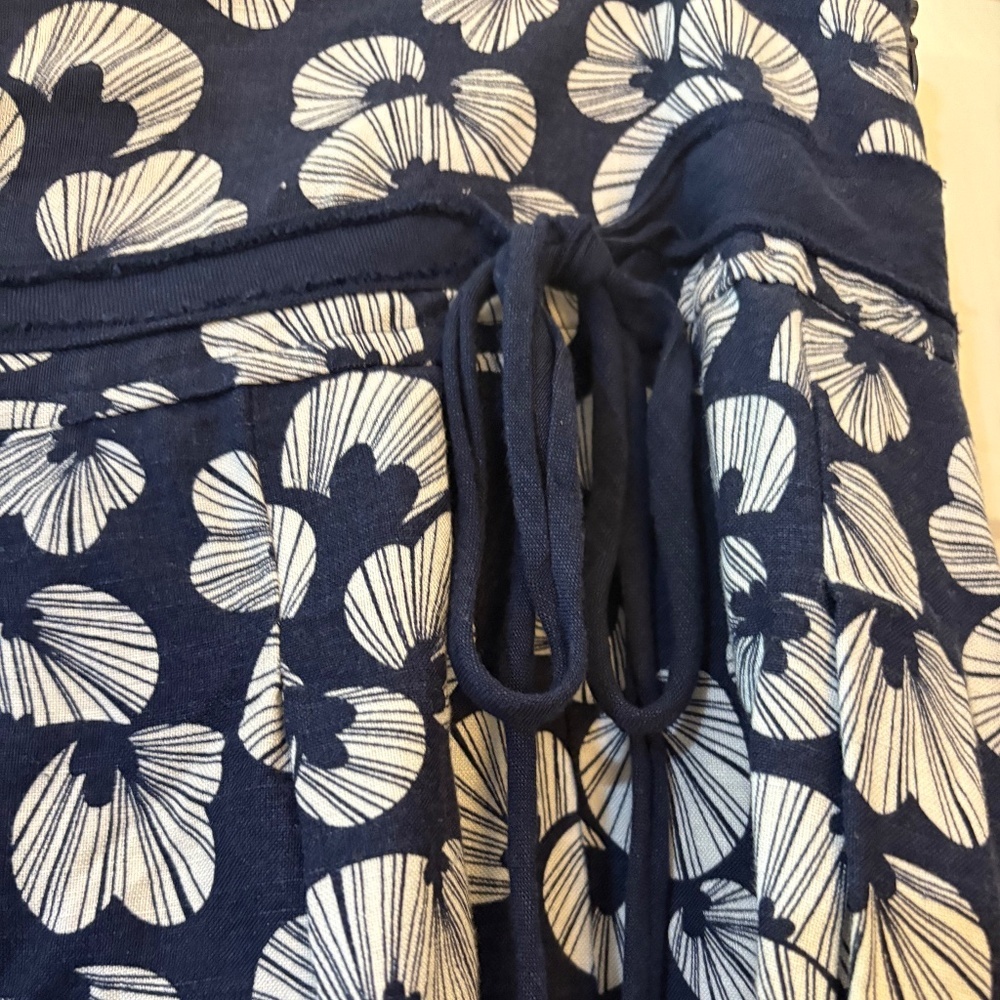 Navy Blue cream floral skirt Size 14 - Picture 2 of 7